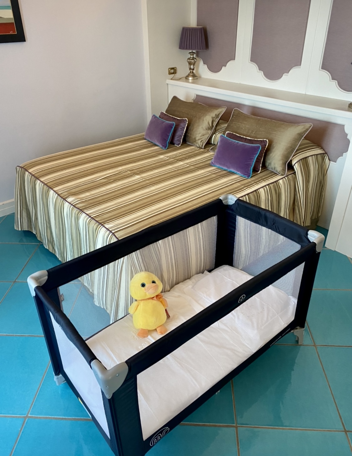 Crib inside the Turchese room